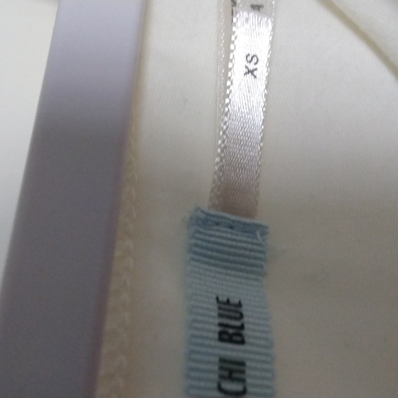 XS Tank top.  NWOT.  White with floral heart and ruffled hem, (see measu… - Picture 4 of 4